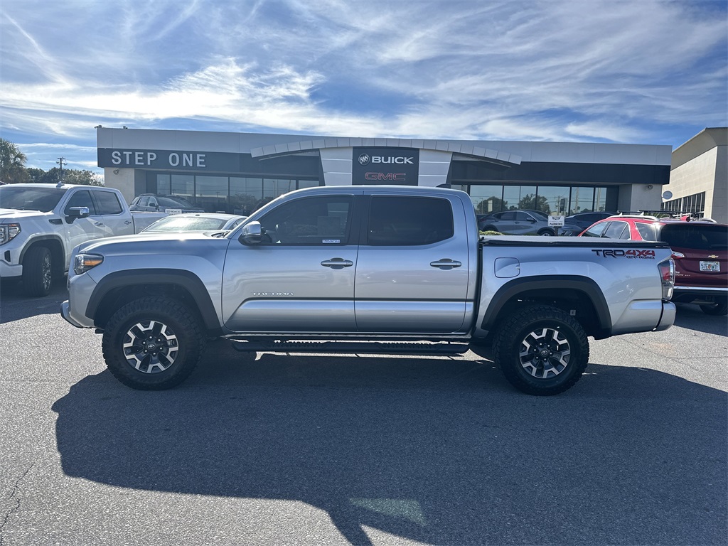 2023 Toyota Tacoma TRD Off-Road photo 3