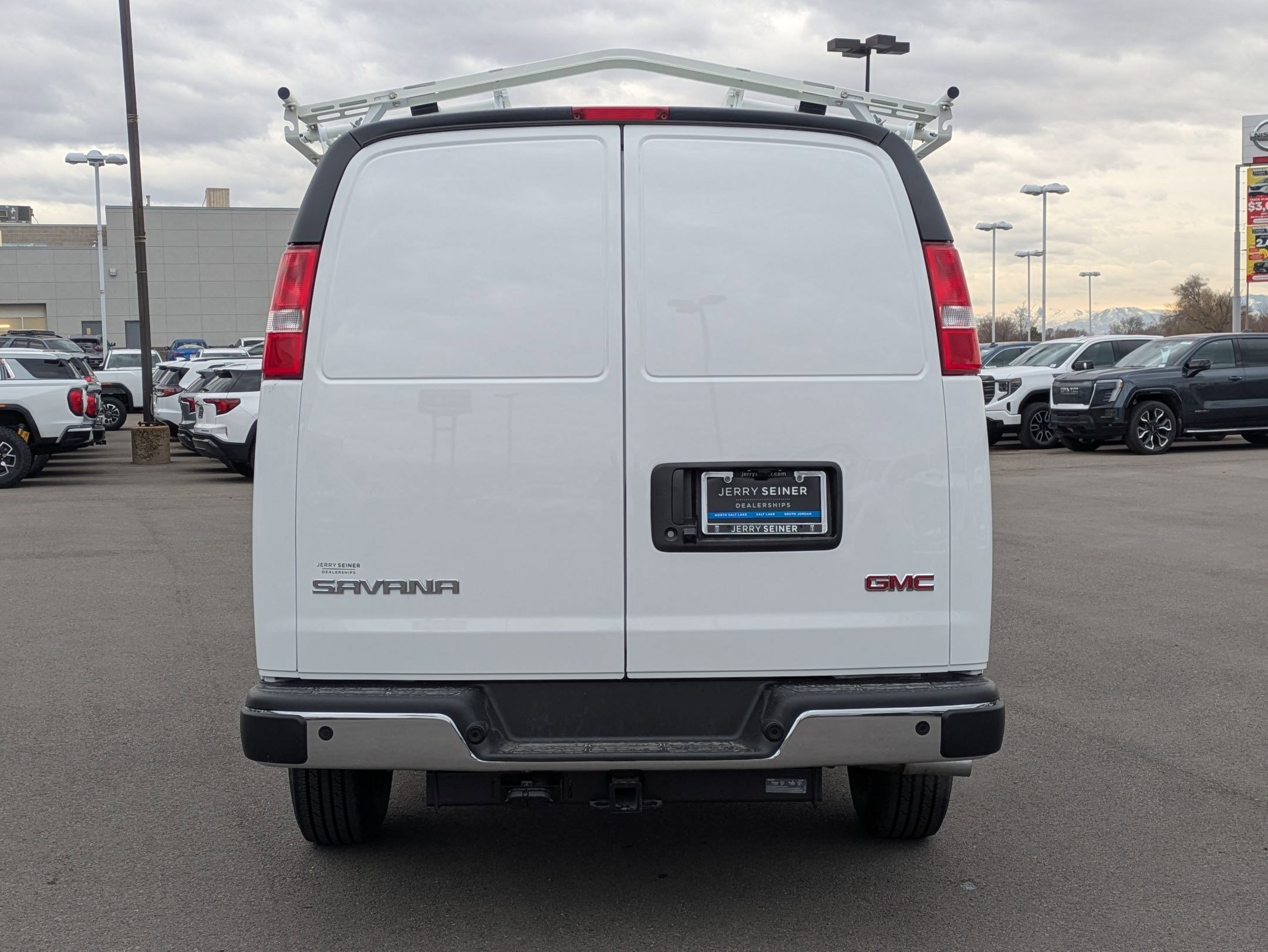 2025 Gmc Savana Cargo 2500 photo 3