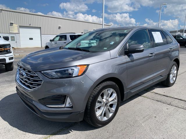 2024 Ford Edge Titanium photo 3