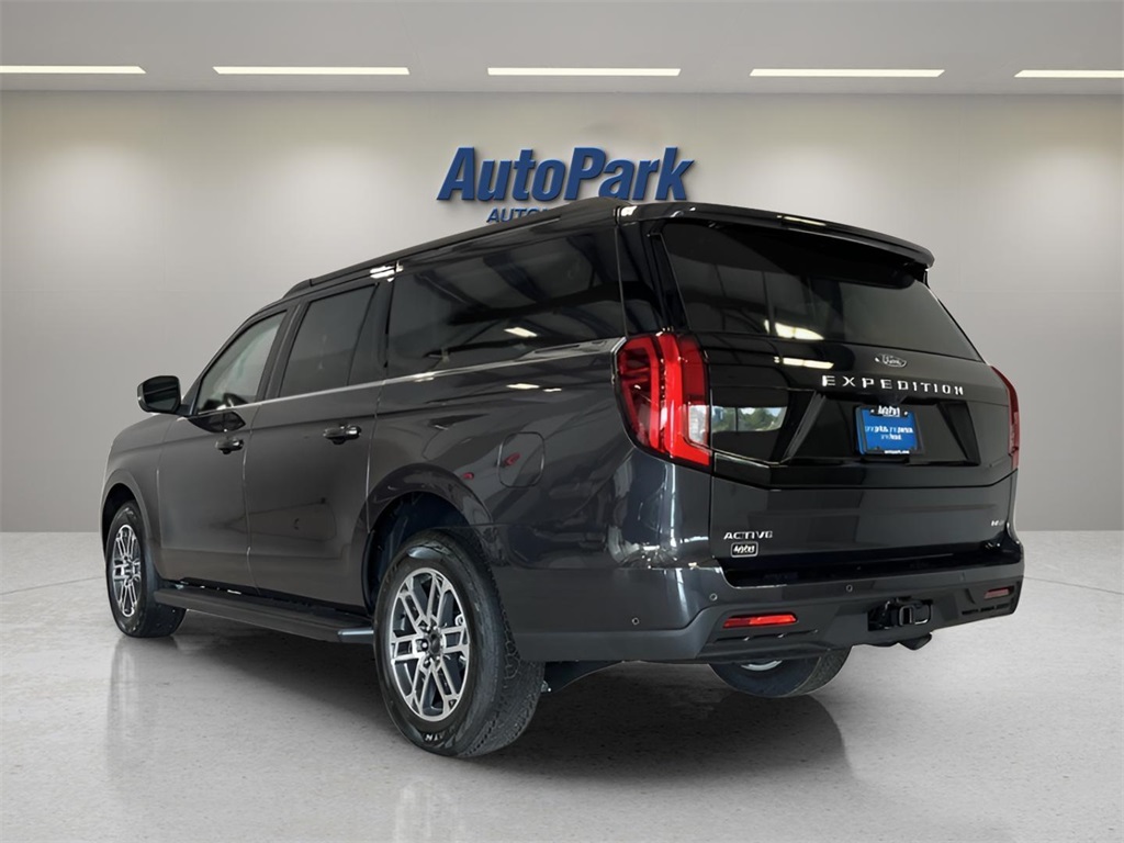 2025 Ford Expedition MAX photo 3