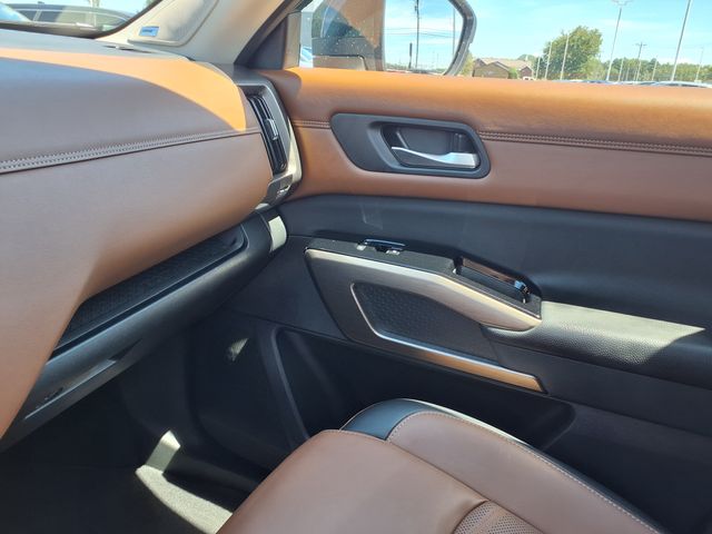 2024 Nissan Pathfinder Platinum photo 7