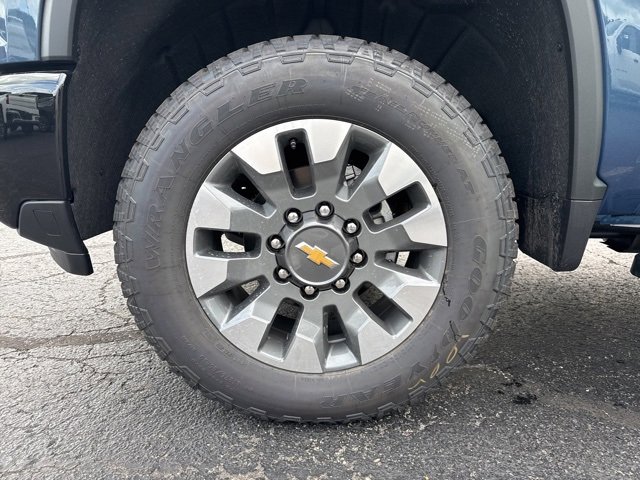 2025 Chevrolet Silverado 2500HD Custom photo 12