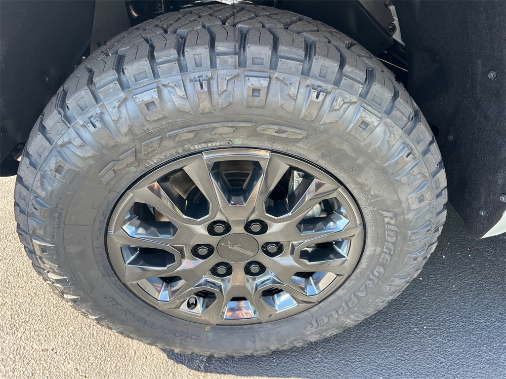 2025 Toyota Tundra SR5 CrewMax photo 11