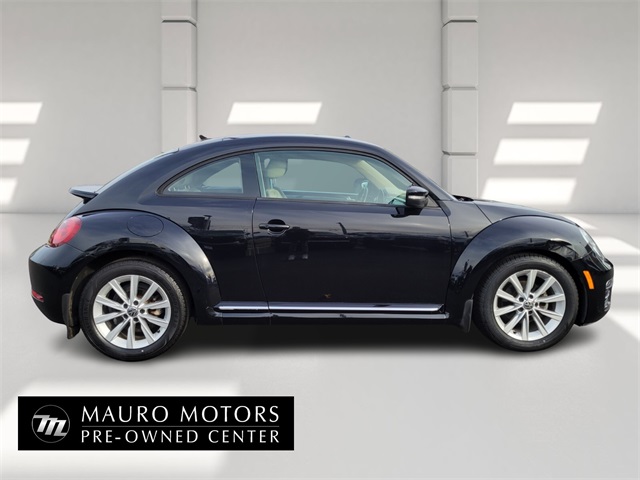 Used 2017 Volkswagen Beetle SE with VIN 3VWJ17AT0HM610120 for sale in North Haven, CT