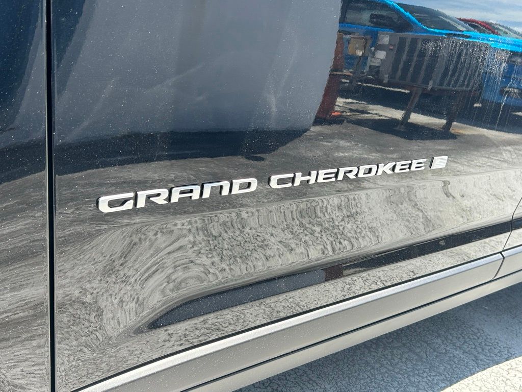 2025 Jeep Grand Cherokee Limited photo 15
