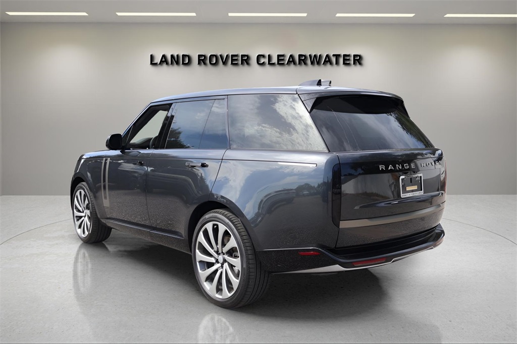 2025 Land Rover Range Rover SE photo 3