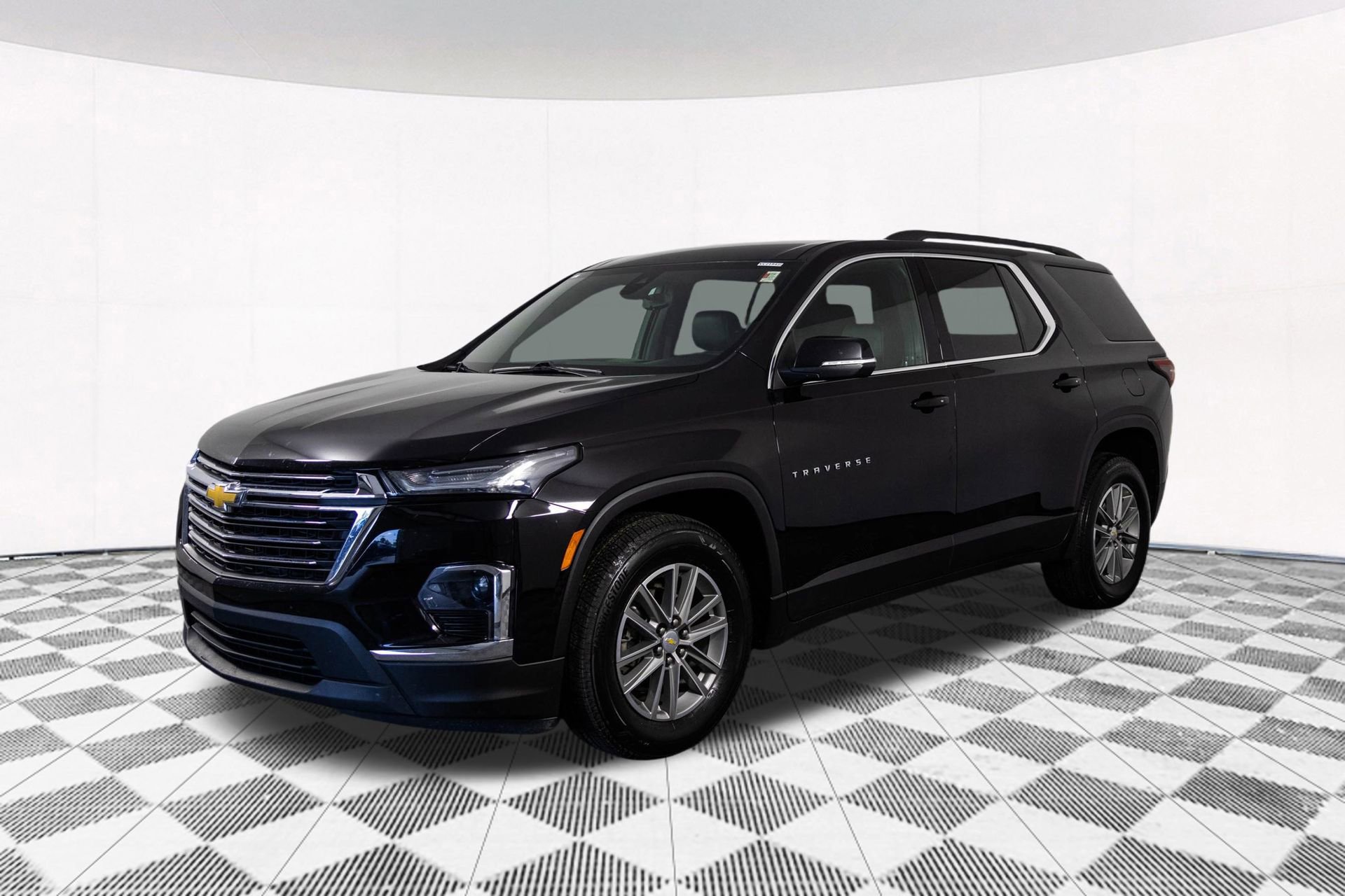 2022 Chevrolet Traverse Leather photo 2