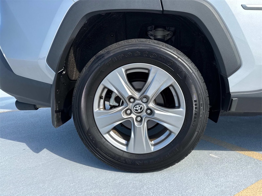 2024 Toyota RAV4 XLE photo 3