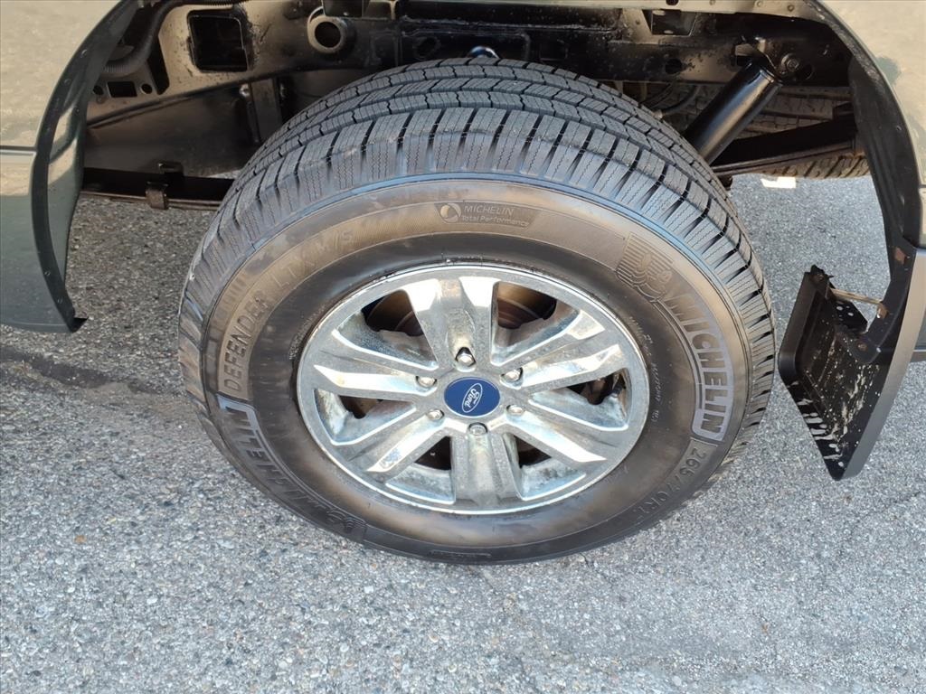 2015 Ford F-150 XLT photo 7