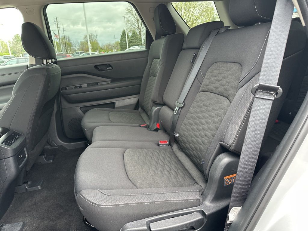 2024 Nissan Pathfinder SV photo 24