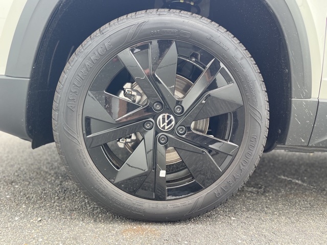 2025 Volkswagen Taos SE photo 10