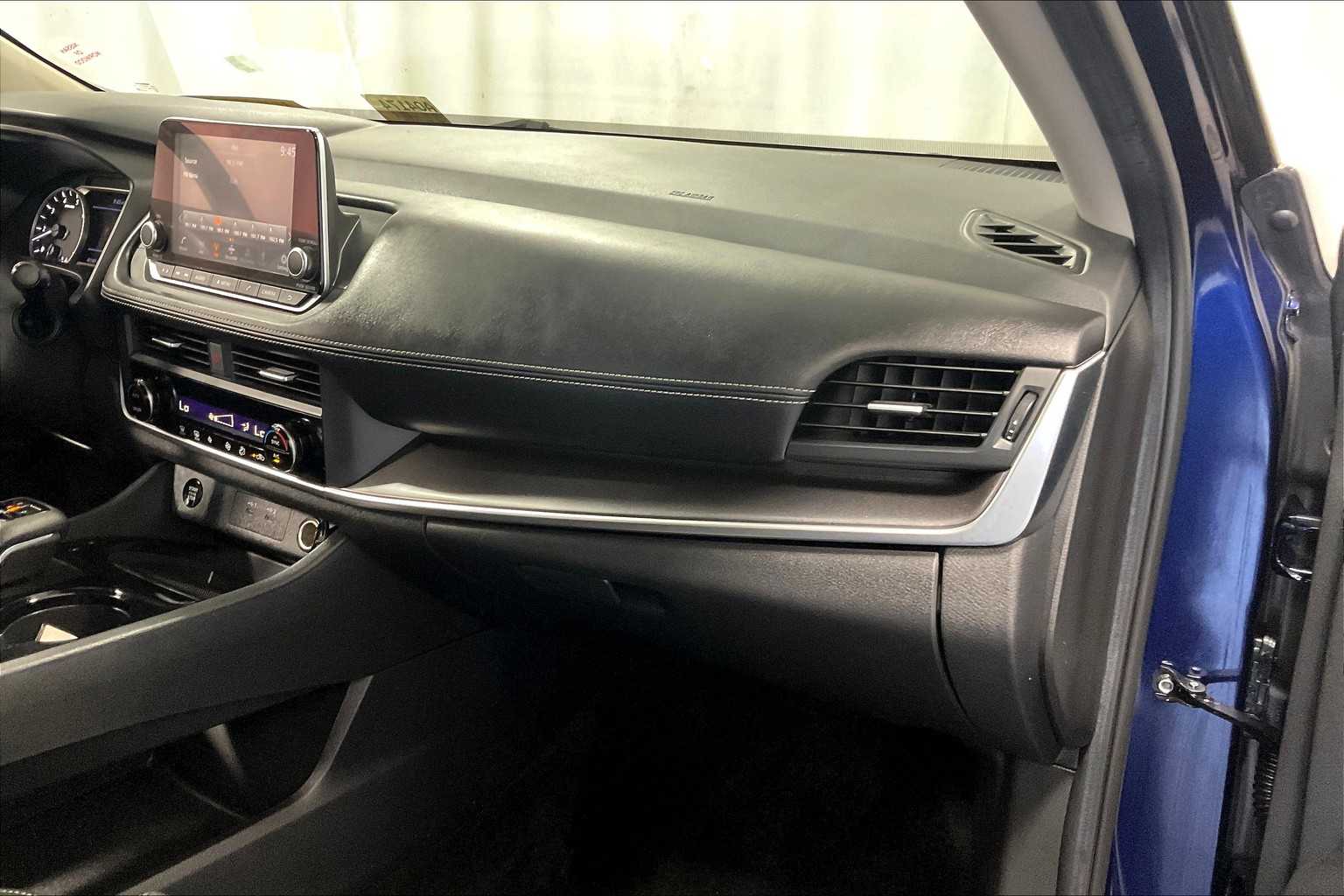 2024 Nissan Rogue SV photo 12