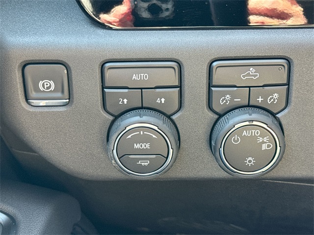2025 Chevrolet Silverado 1500 LT photo 32