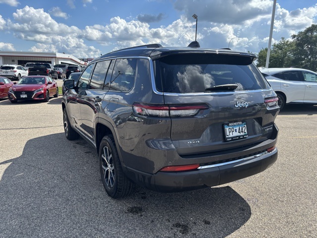 2023 Jeep Grand Cherokee Limited photo 4