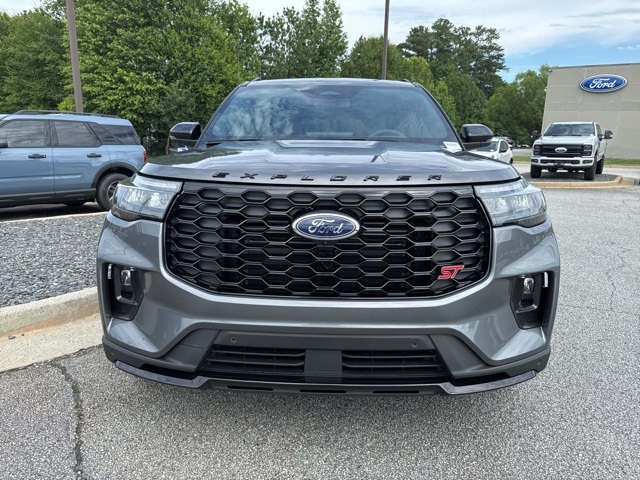 2025 Ford Explorer ST photo 4