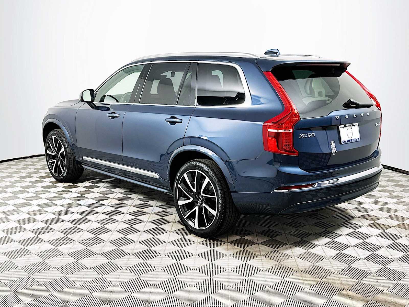 2025 Volvo XC90 AWD Plus photo 4