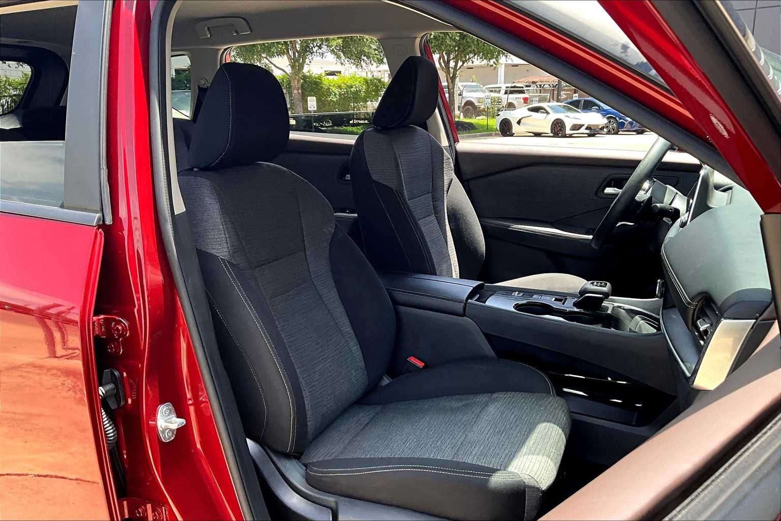 2023 Nissan Rogue SV photo 6