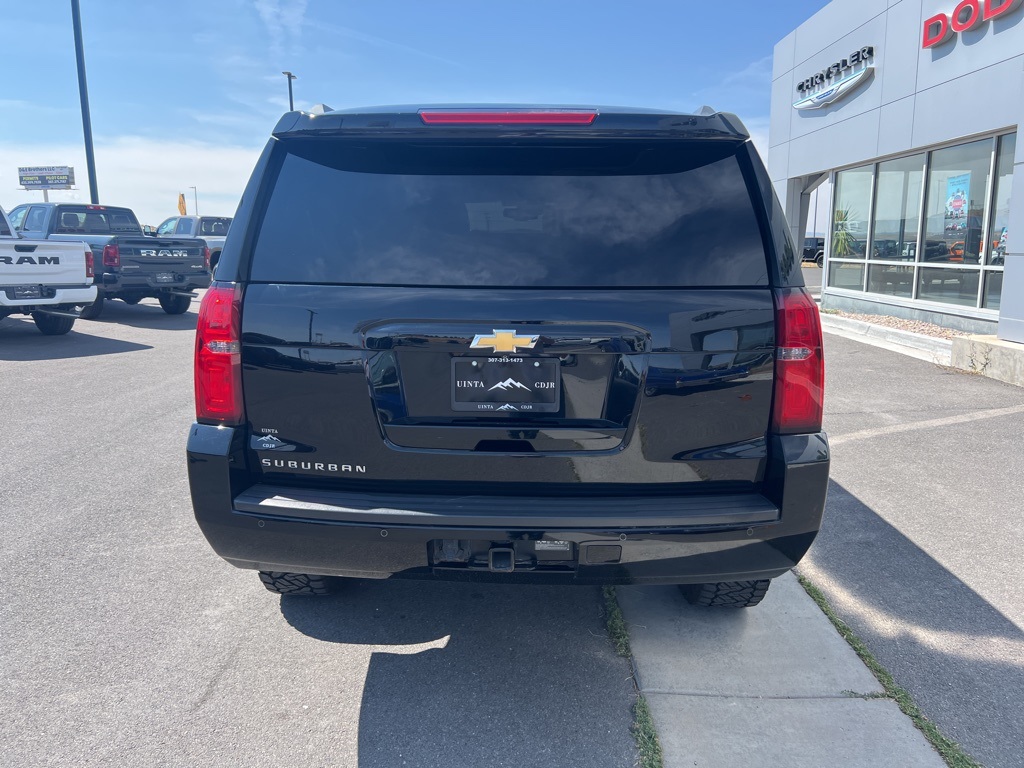 2019 Chevrolet Suburban LT photo 3