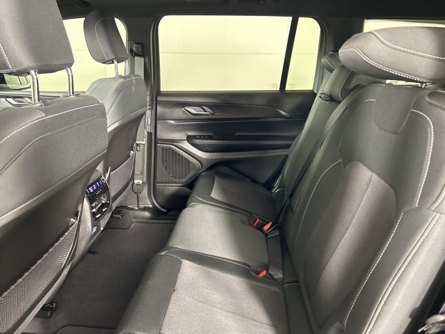 2025 Jeep Grand Cherokee Laredo Altitude photo 36