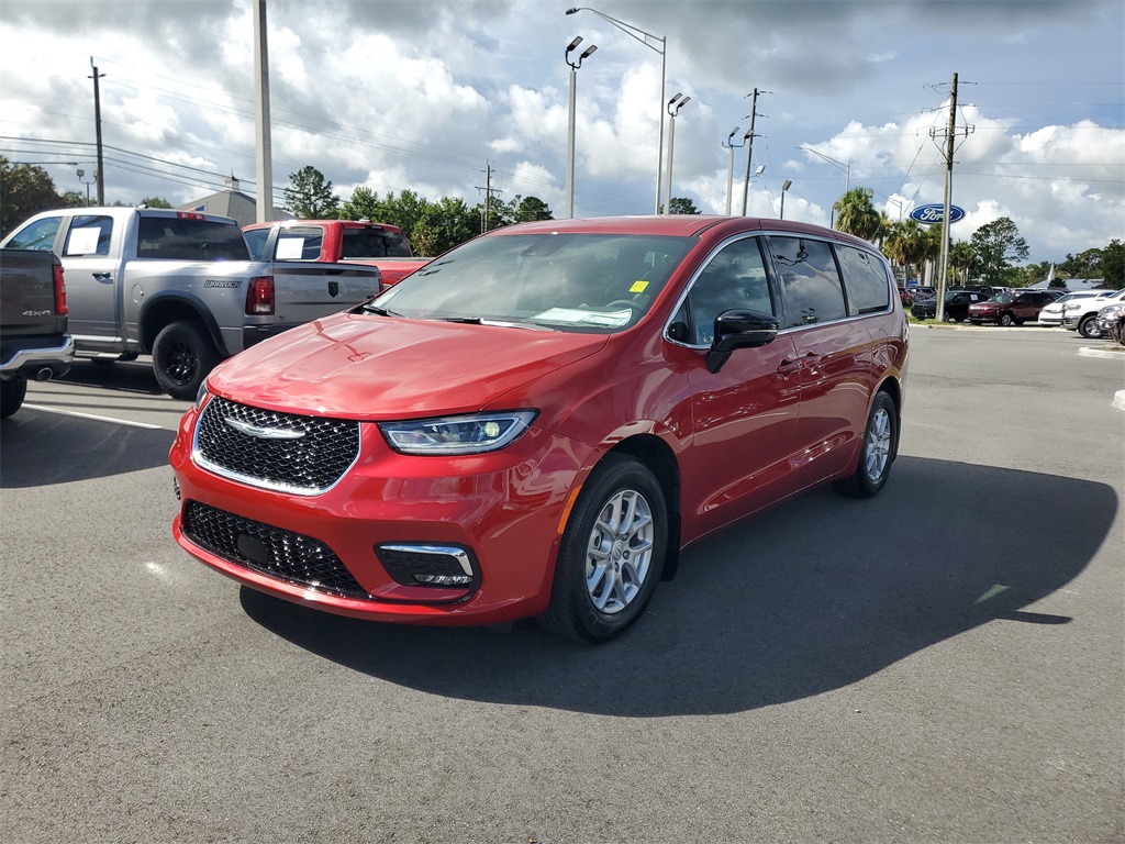 2025 Chrysler Pacifica photo 4