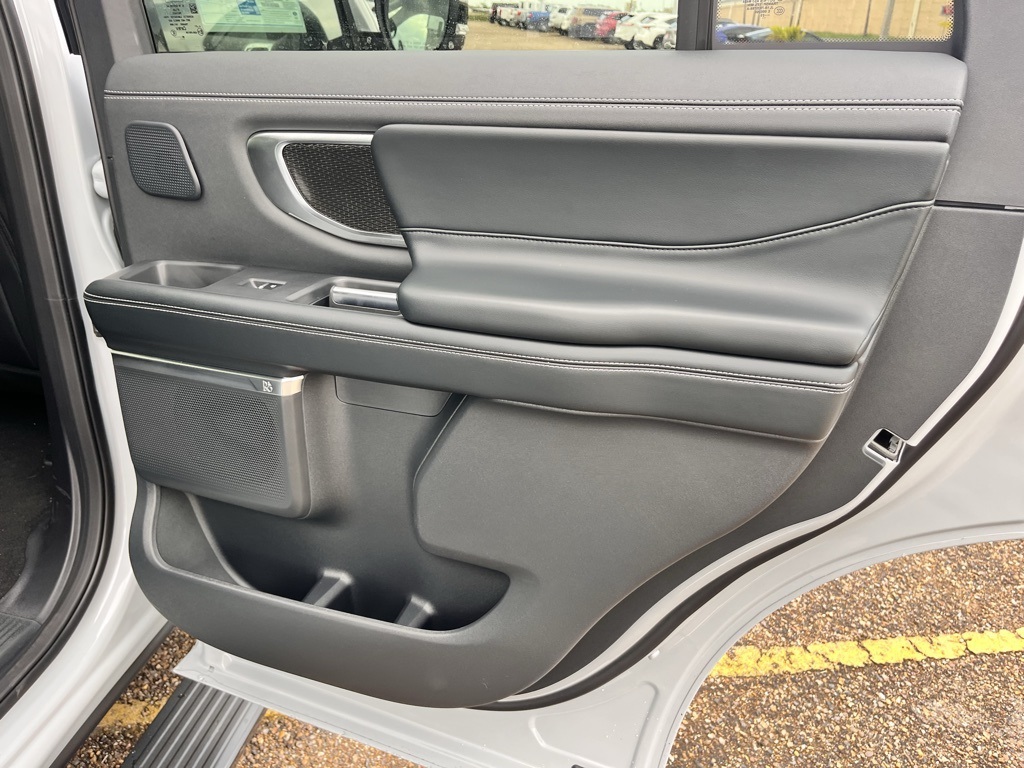2025 Ford Expedition Platinum photo 19