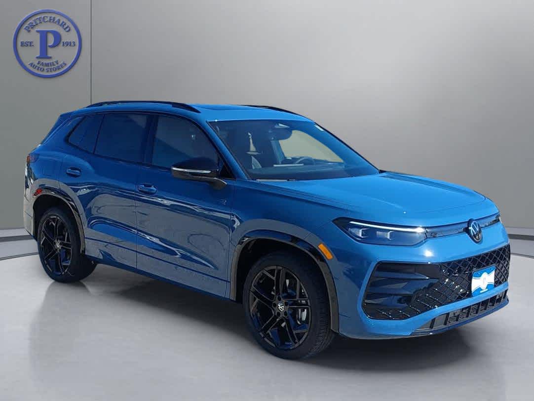 2025 Volkswagen Tiguan SE R-LINE BLACK's photo