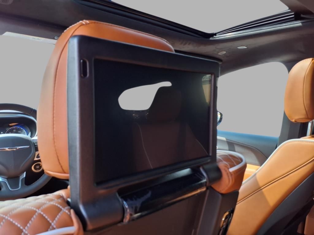 2026 Chrysler Pacifica Pinnacle photo 21