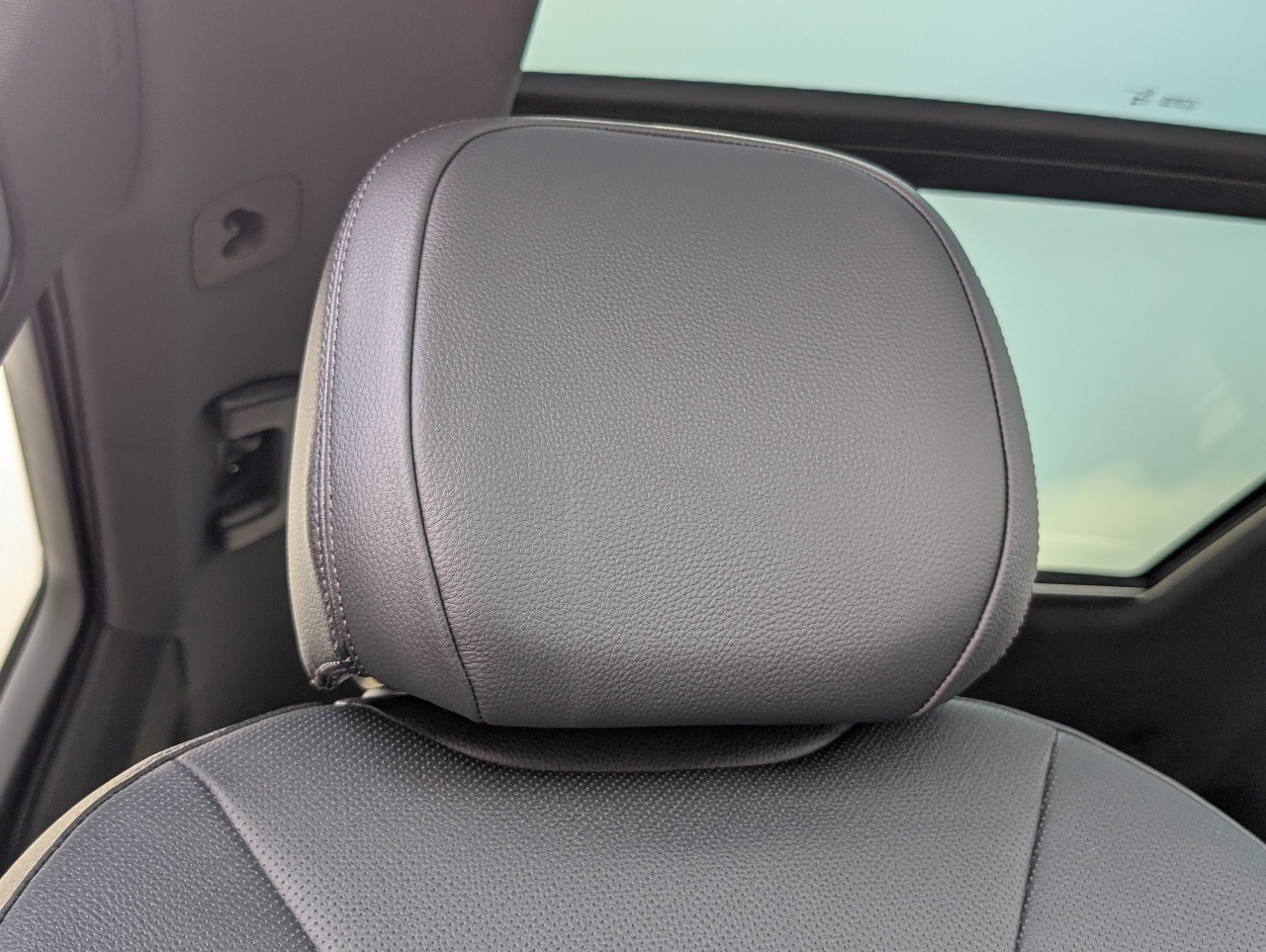 2025 Porsche Cayenne photo 18