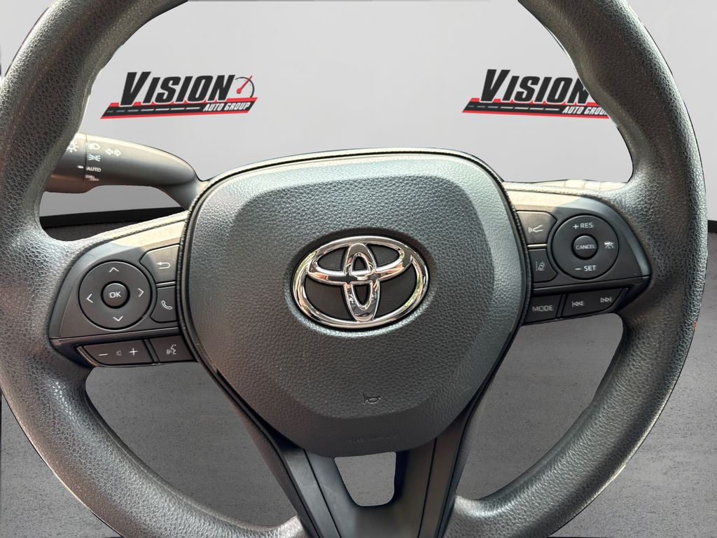 2025 Toyota RAV4 XLE photo 23