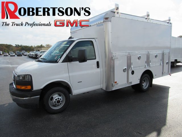 2025 GMC Savana Cutaway Work Van's photo