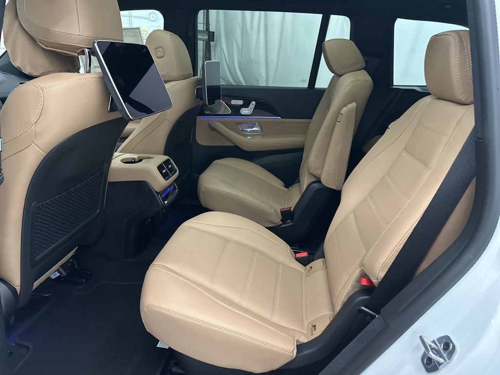 2026 Mercedes Benz GLS 580 4MATIC photo 21