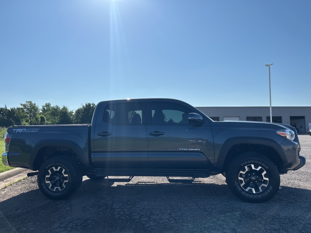 2020 Toyota Tacoma TRD Off-Road photo 2