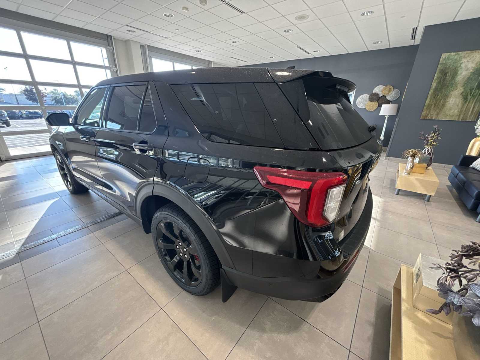 2022 Ford Explorer ST photo 4
