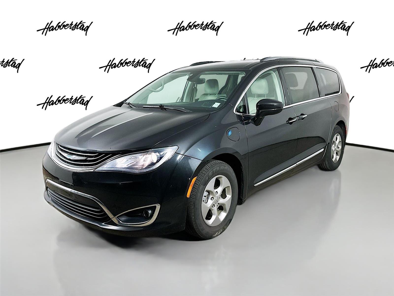 2019 Chrysler Pacifica Hybrid Touring L's photo