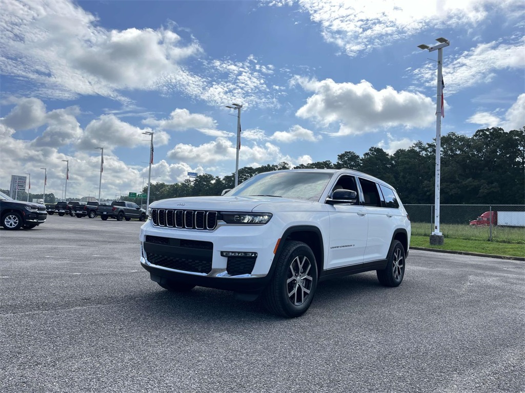 2025 Jeep Grand Cherokee Limited photo 3