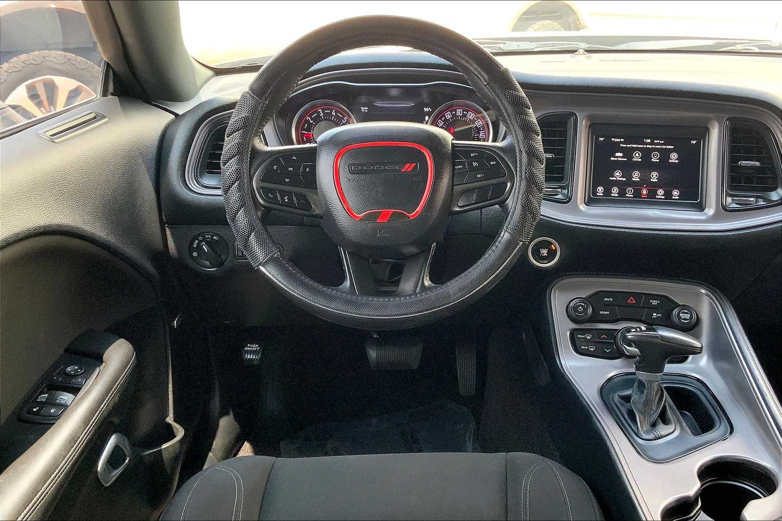 2023 Dodge Challenger SXT photo 5