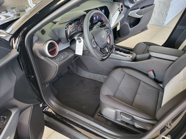 2025 Chevrolet Trax photo 4