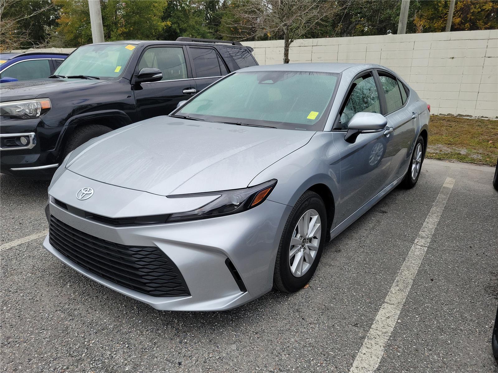 2025 Toyota Camry LE's photo