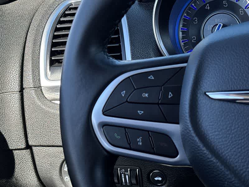 2020 Chrysler 300 Touring photo 25
