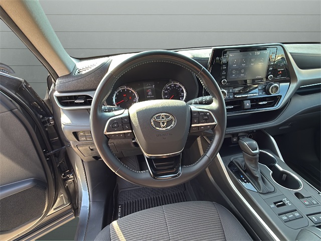 2020 Toyota Highlander LE photo 31