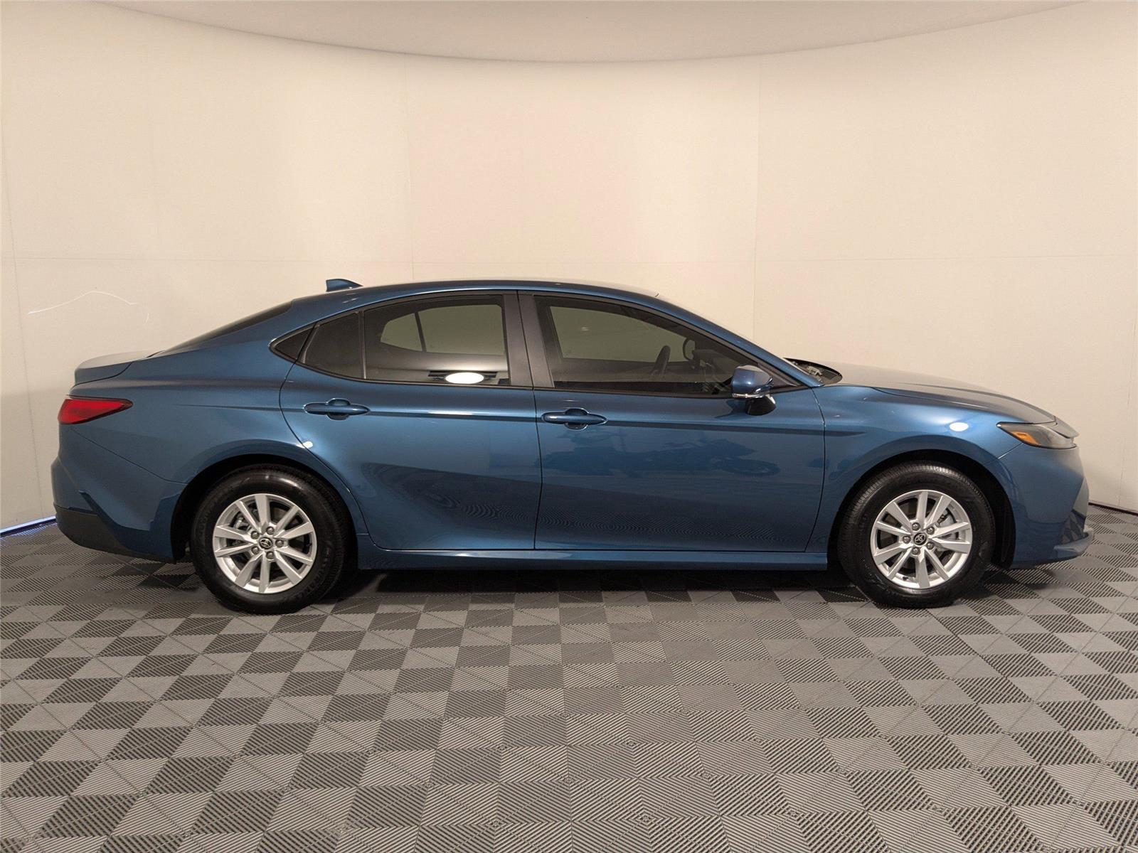 2025 Toyota Camry LE photo 20