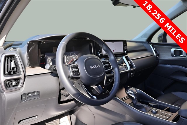 2022 Kia Sorento S photo 2
