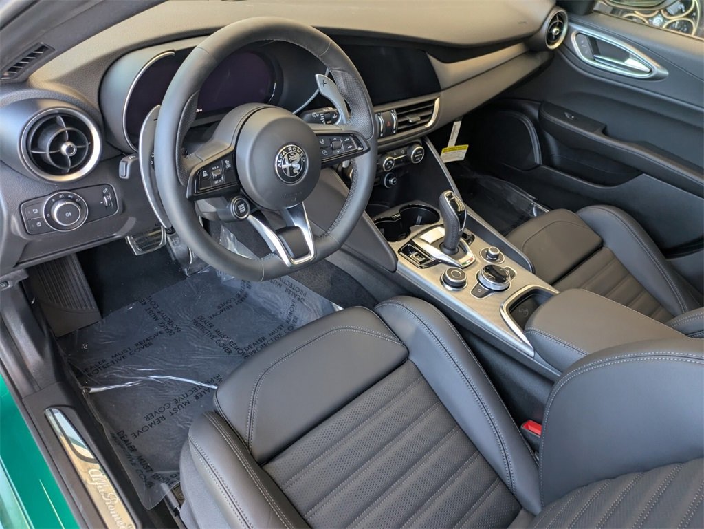 2025 Alfa Romeo Giulia Base photo 12