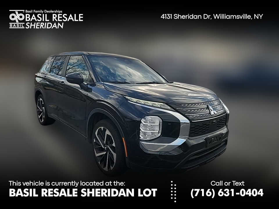 2022 Mitsubishi Outlander ES's photo