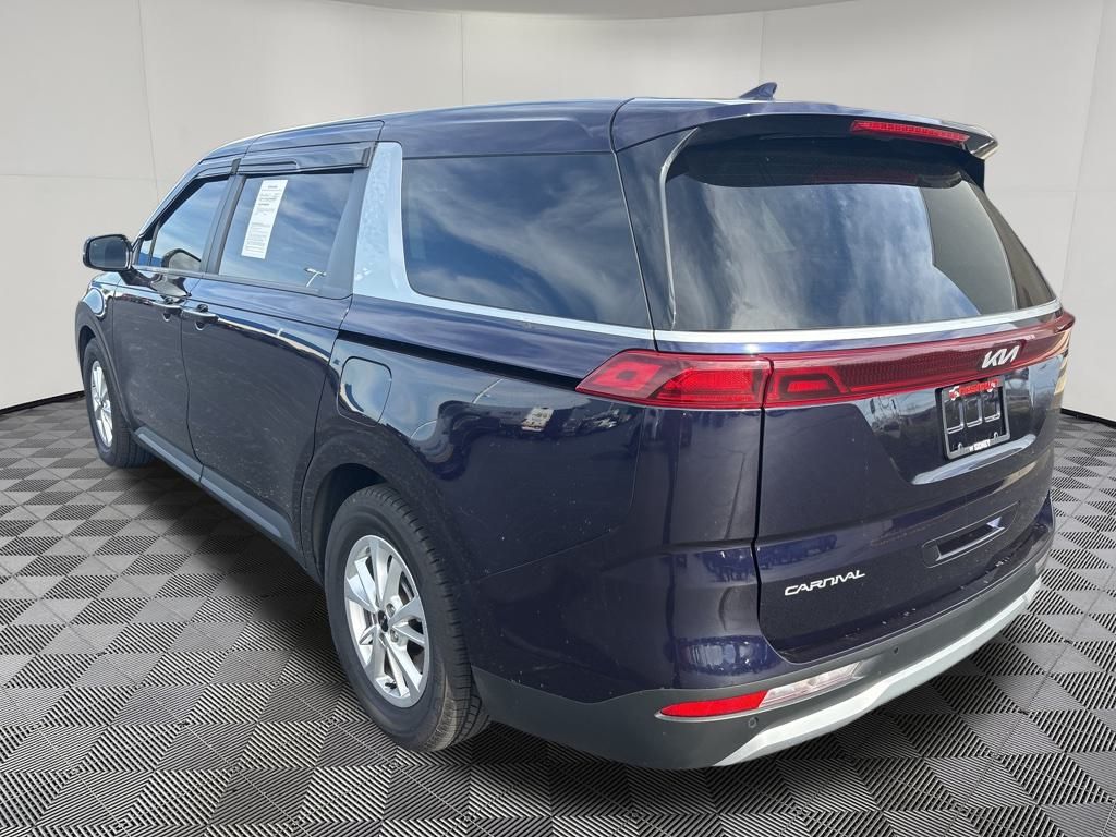 2023 Kia Carnival LX photo 3