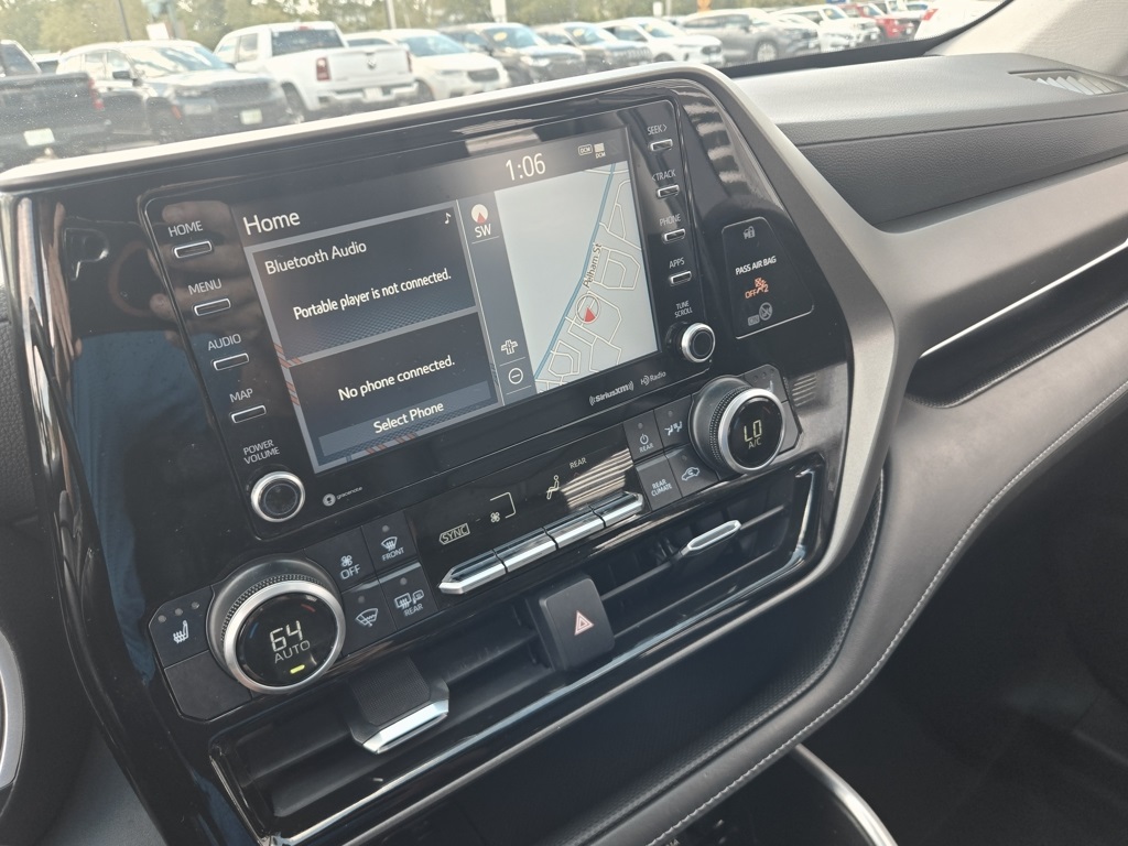 2021 Toyota Highlander XLE photo 24