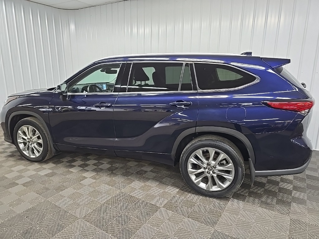 2022 Toyota Highlander Limited photo 3