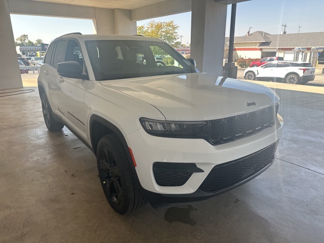 2025 Jeep Grand Cherokee Altitude photo 6