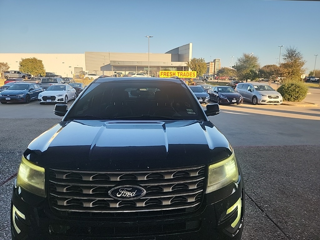 2016 Ford Explorer XLT photo 3