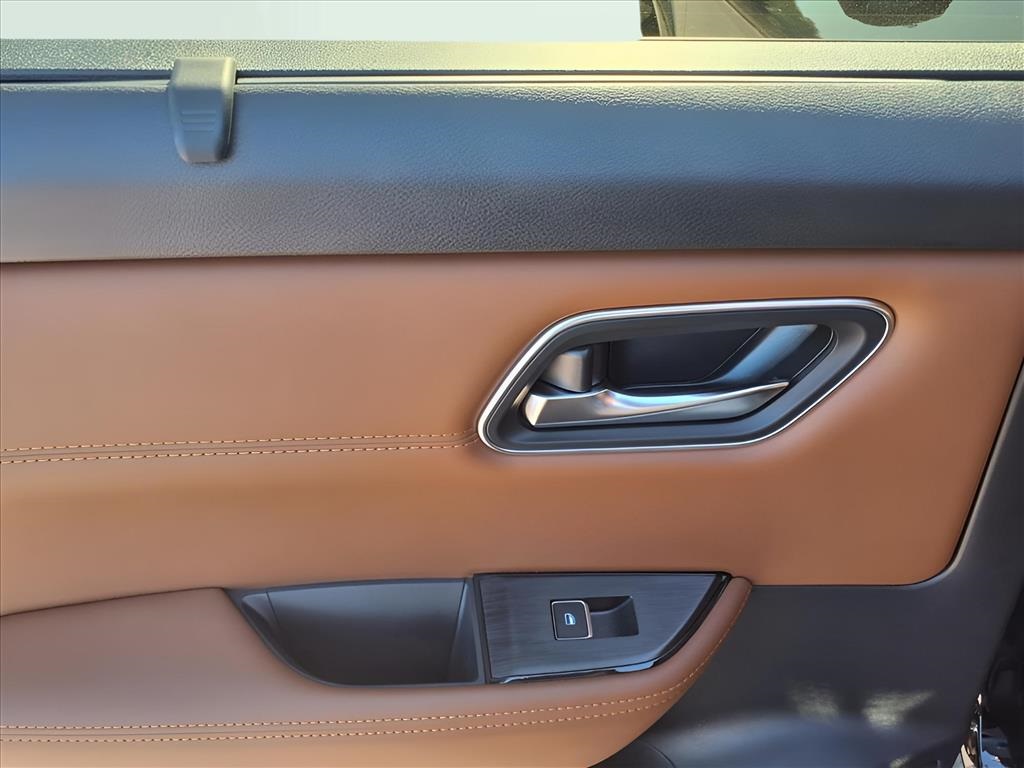 2026 Nissan Rogue Platinum photo 8